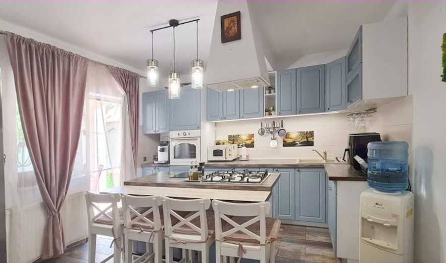 Casă modernă cu 5 camere și 4 băi, aproape de Poiana Brașov