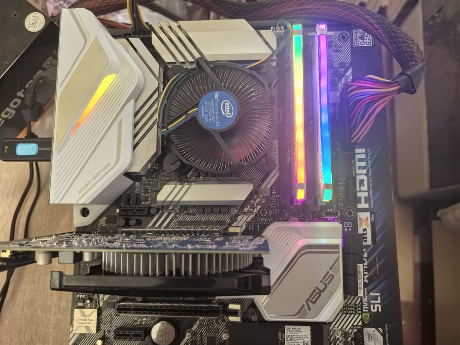 Kit i5 10400f placa baza și memorie ram 2X8=16g 3000mh rgb