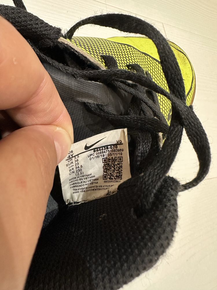 Nike детски обувки за зала размер 36