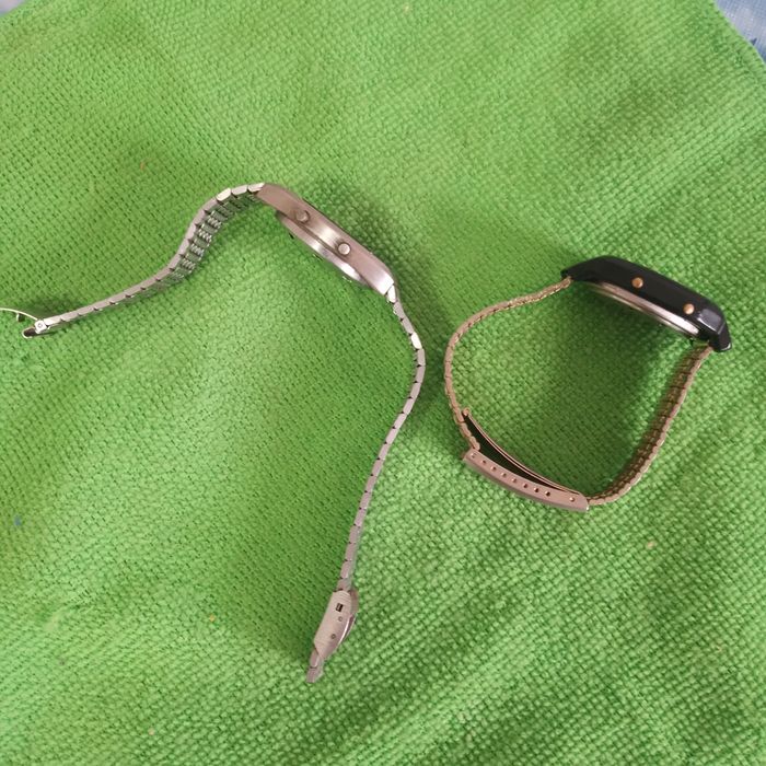 Lot ceasuri cu o melodie