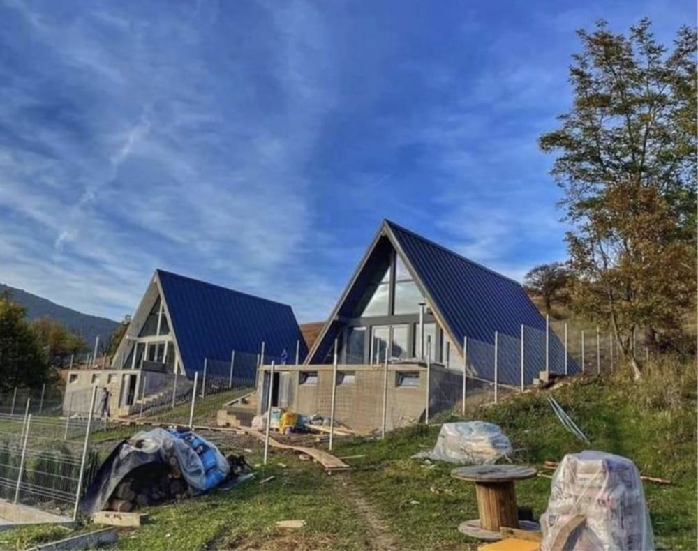 Vand cabane rustice la cheie