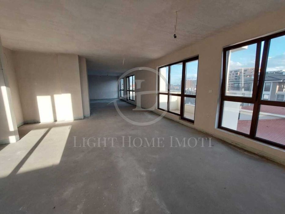 Реф. 3279 Четиристаен  с Гараж и Паркомясто / Гребна База