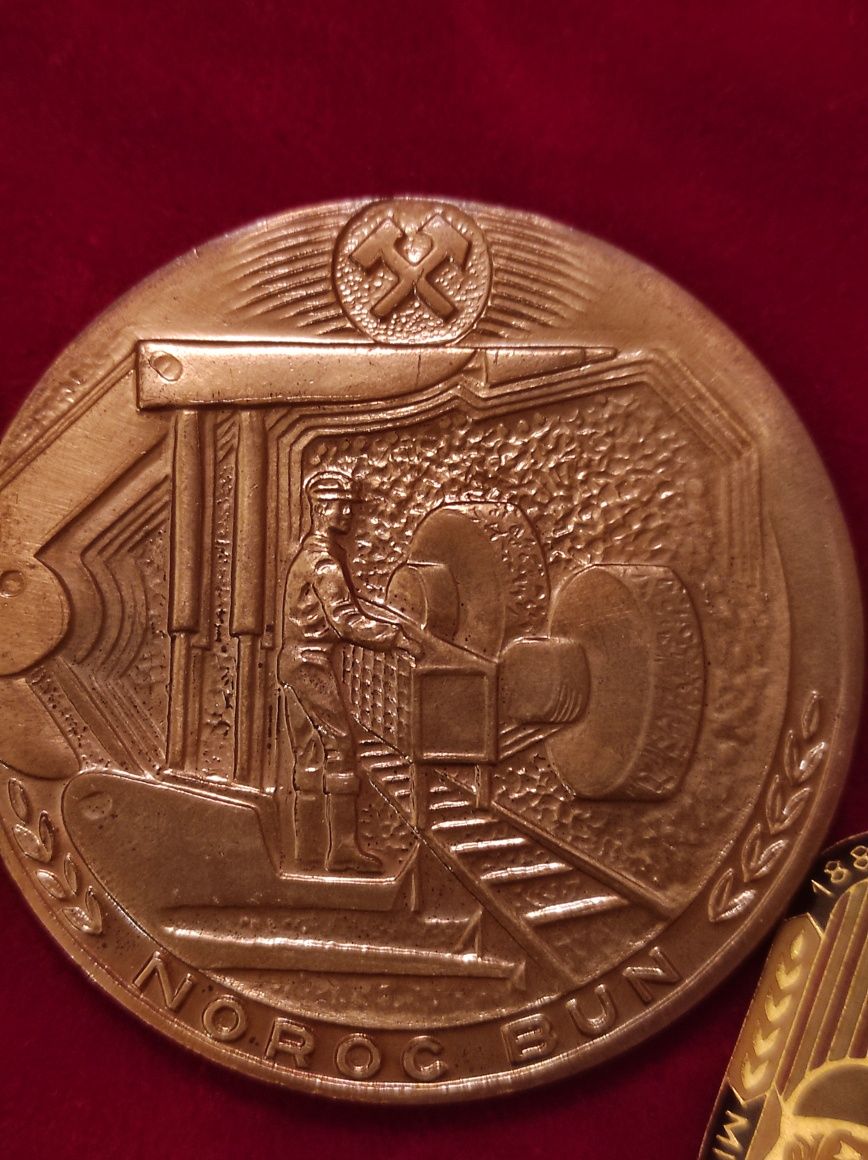 Medalii aniversare din bronz