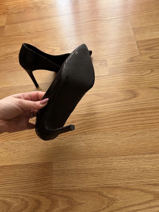 Pantofi stiletto, 37