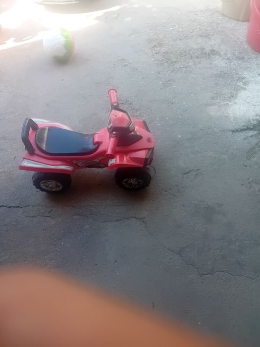 Бебешко бъди за бутане със няколко детски песни