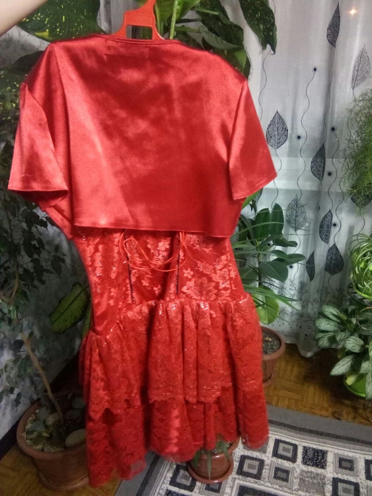 Продам  красное  платье
