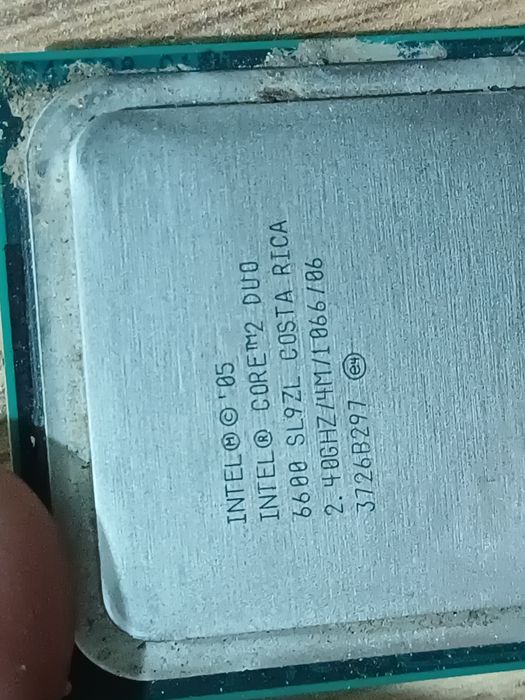 Procesor intel core 2 Duo 2,4 GHZ in stare buna