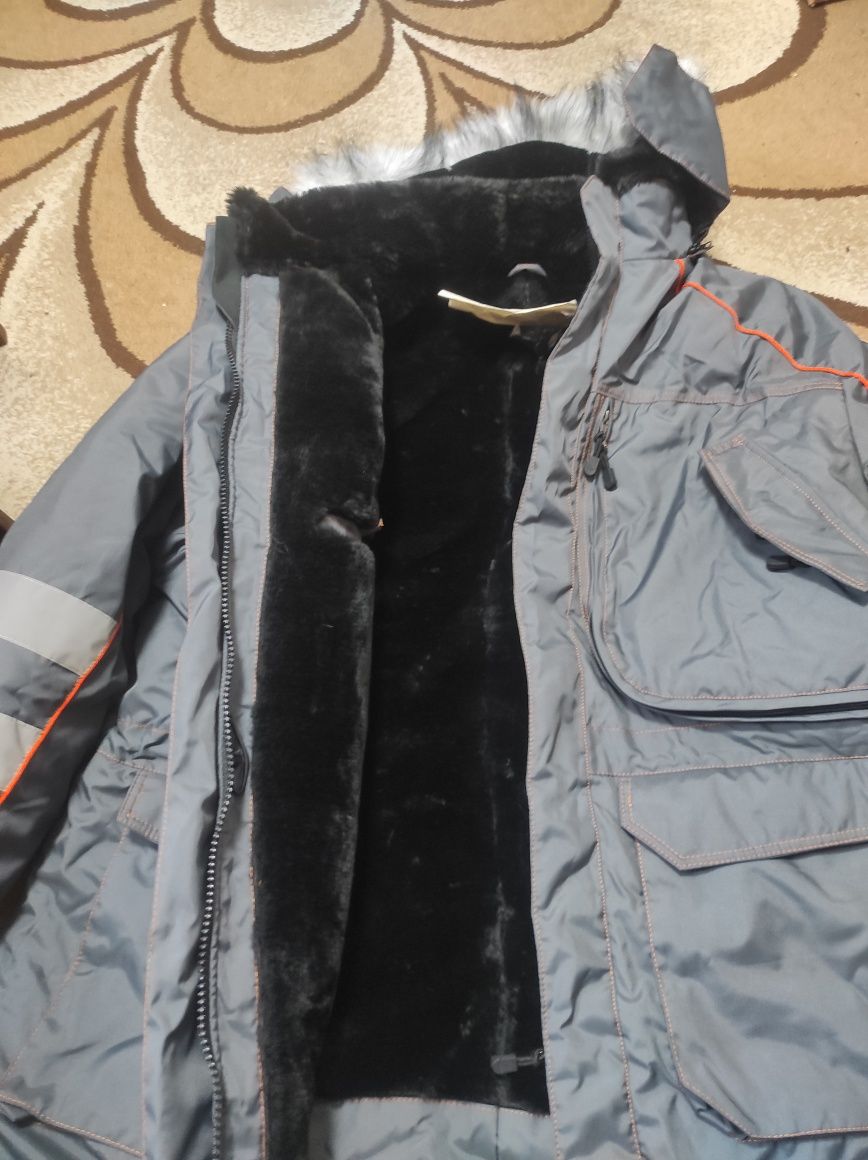 Продам куртку зимниию