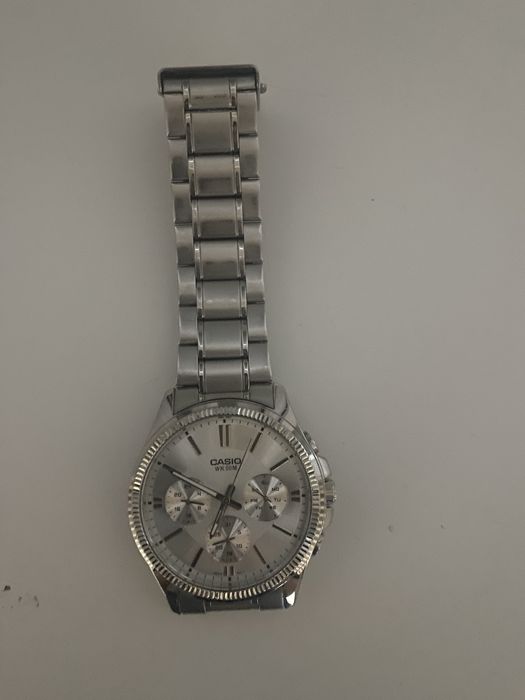 Продам часы наручные