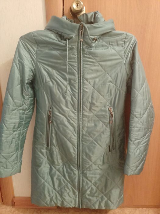 Срочноо в отличном состояний Продам демисезонную одежду