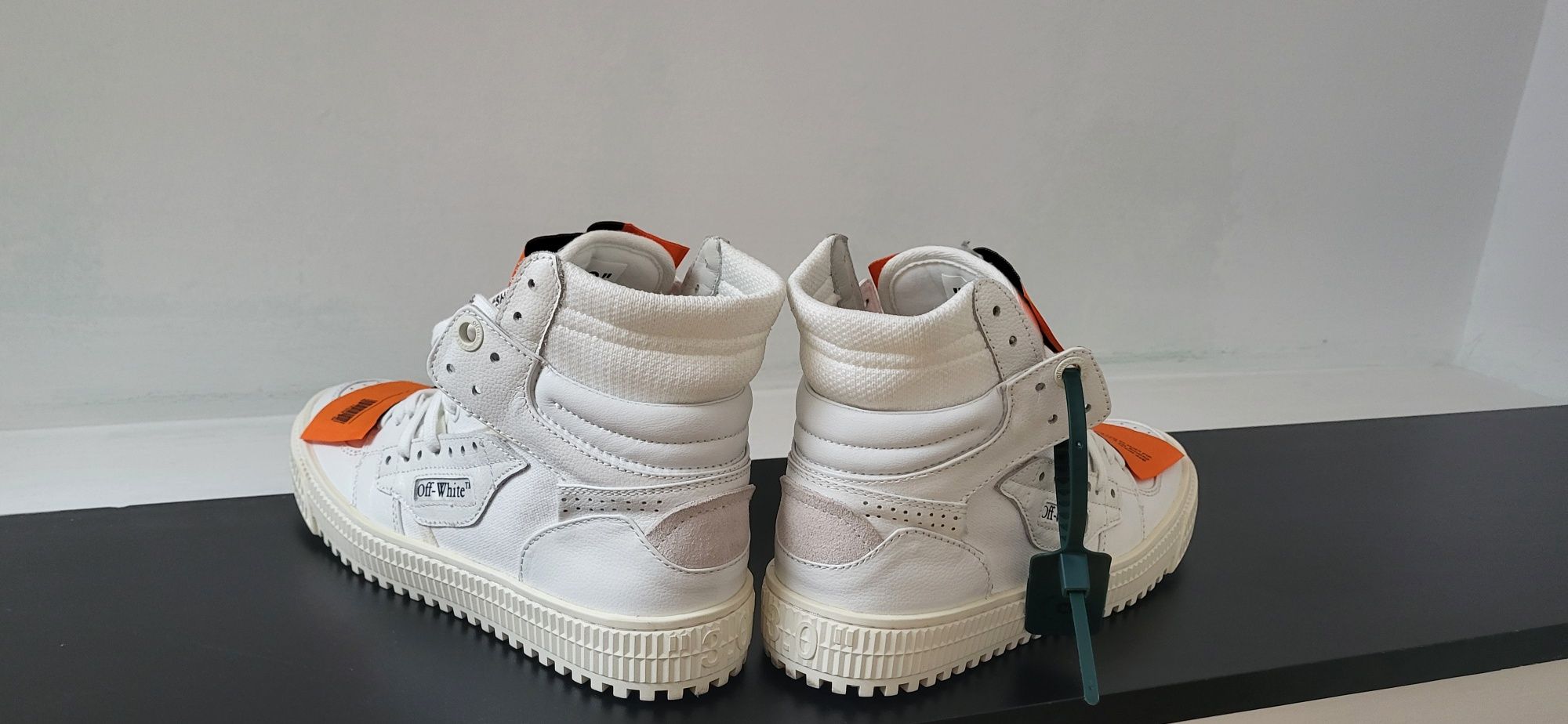 Vând Off White Court 3.0