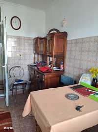 Vând apartament cu 4 camere Mioveni, etaj 2,B-dul Dacia