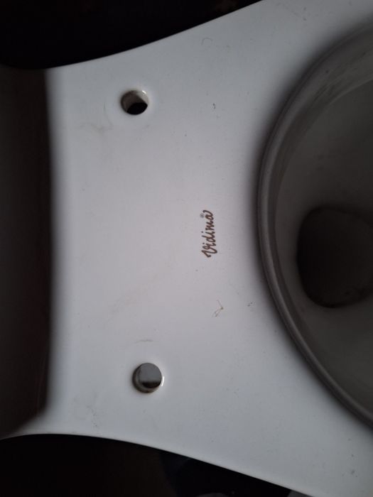 Нова тоалетна чиния