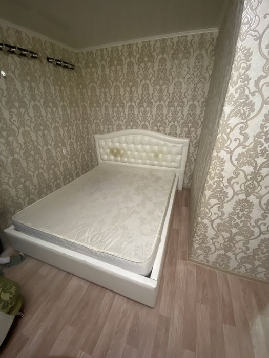 СРОЧНО продам кровать,  матрас поднимается