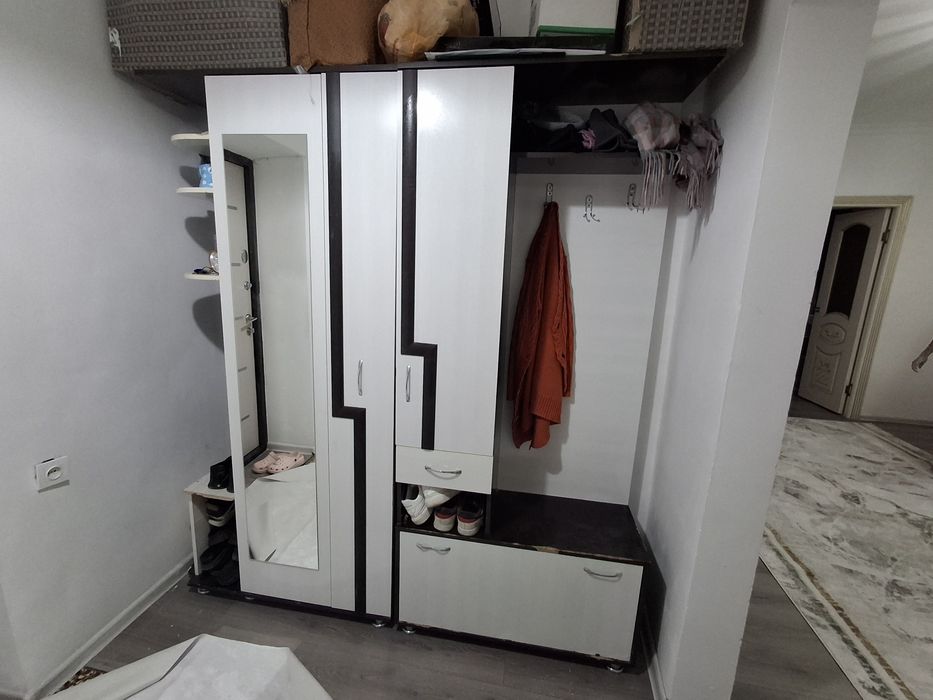 продаётся шкаф для прихожей