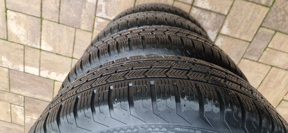 Vand  4 jenti+anvelope 205/70 r15 stare foarte buna