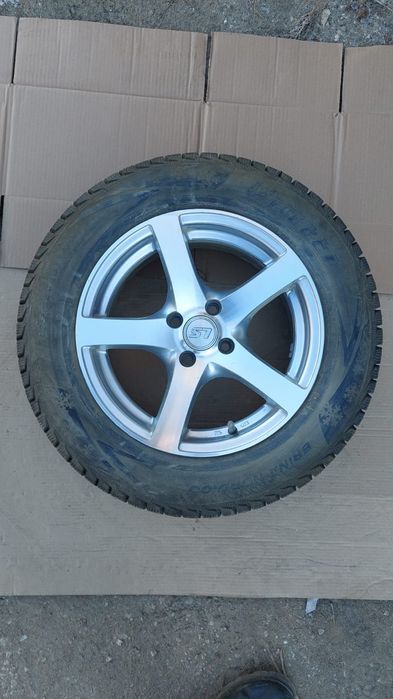 Продам шины R15 новые виатти шипы все на месте . Новые колеса