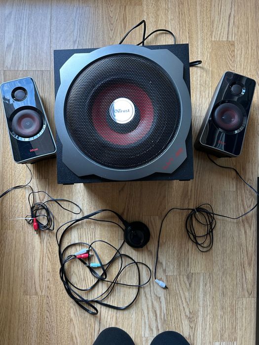 Аудио система с бас и управление