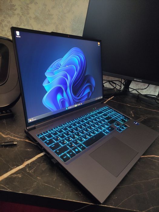 Продам новый ноутбук для работы и игр в идеальном состоянии!