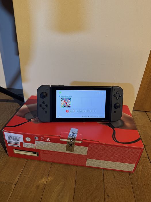 Nintendo switch la cutie + accesorii + mario kart 8 deluxe