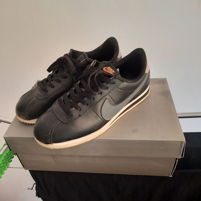 Продам кроссовки Nike Cortez в отличном состоянии.