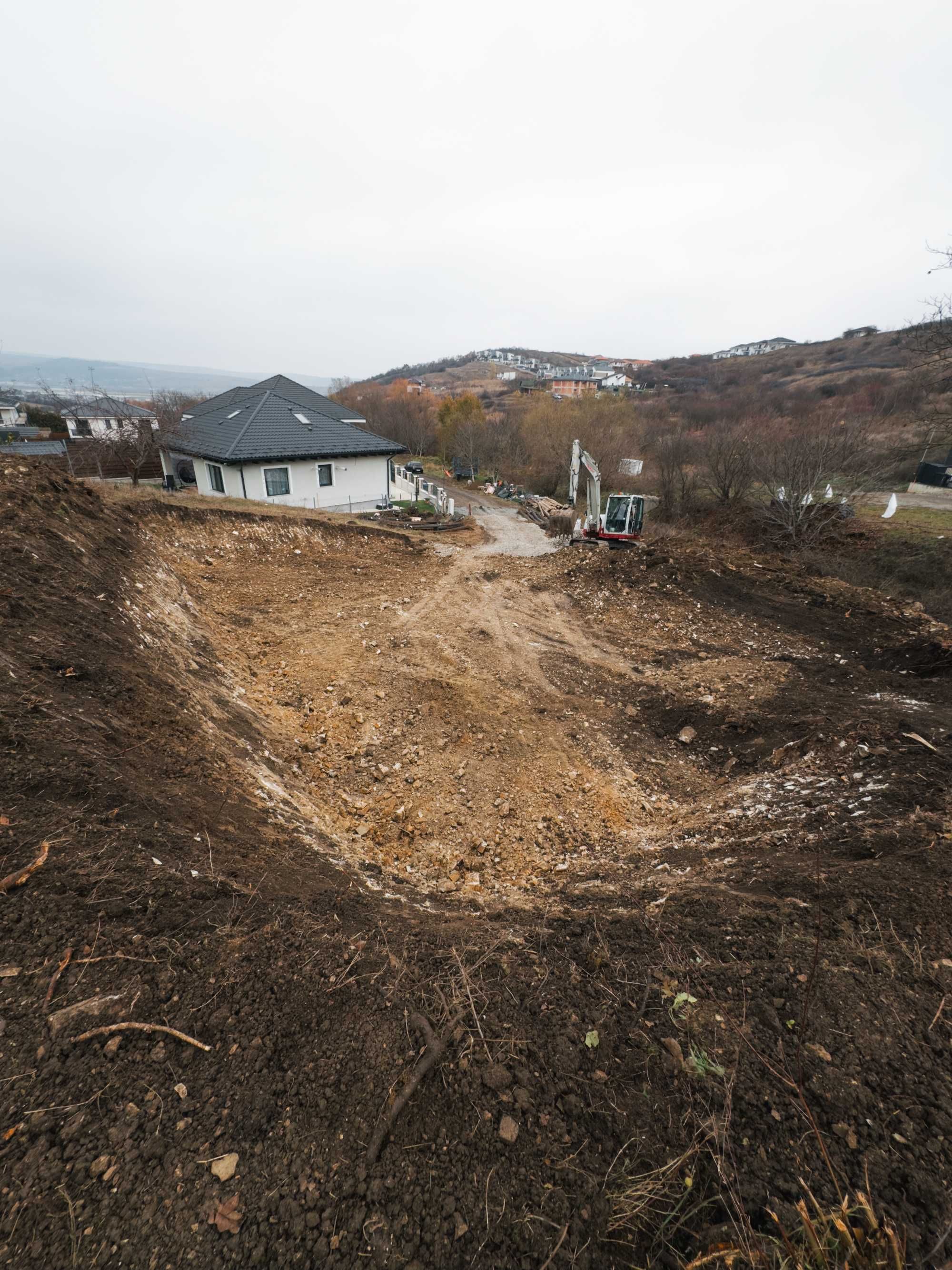 Inchiriez miniexcavator de 8.5 si dumper 6 tone cluj napoca