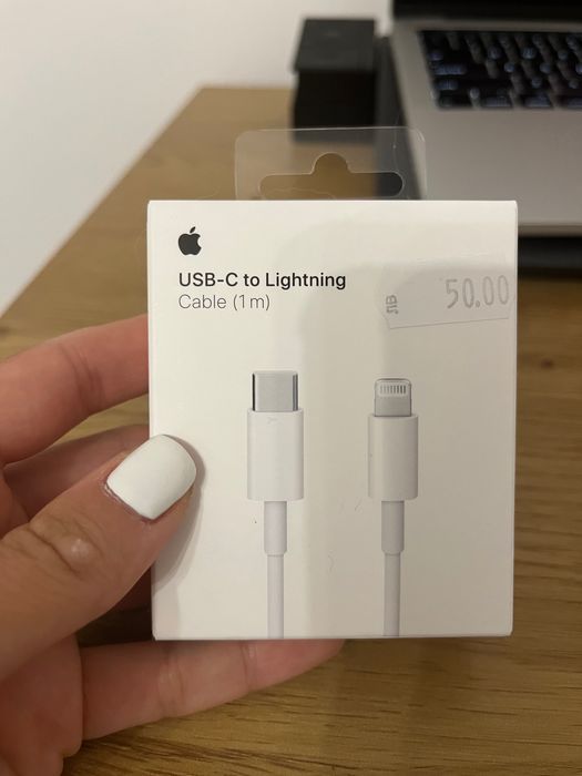 USB-C to Lightning кабел за зареждане на iPhone, оригинален