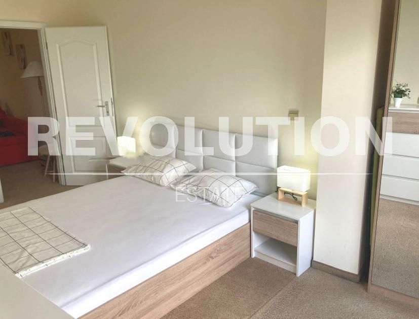 Тристаен апартамент в района на к.к Златни пясъци!