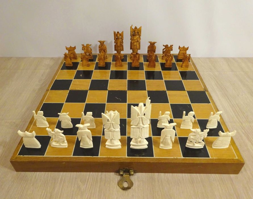 Sah, Joc de Sah asiatic vechi| Piese sculptate manual| RAR