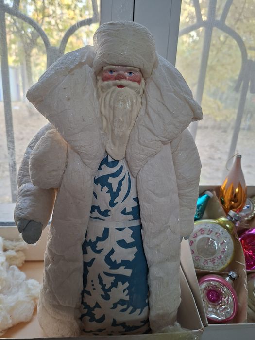 Продам ёлочные игрушки и дед мороз