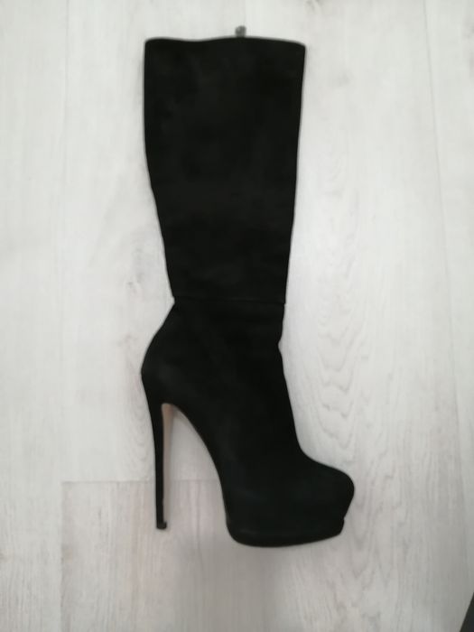 Продаются сапоги в идеальном состоянии.