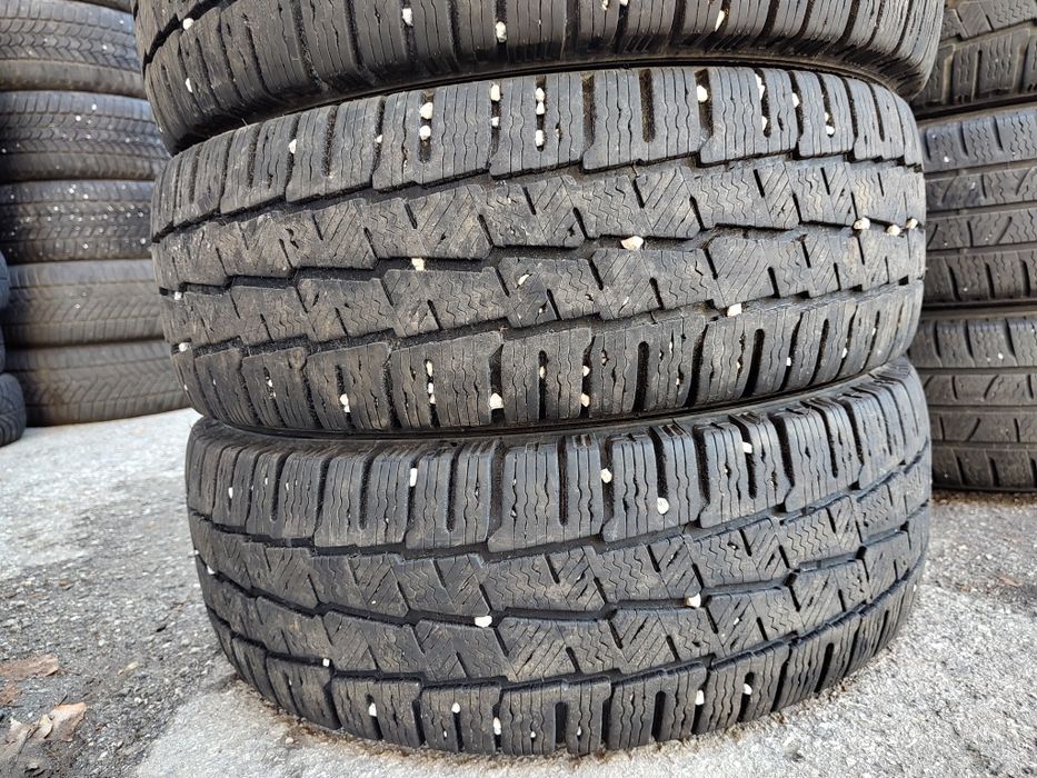 Продавам 4 зимни гуми 215/65/16 С бус Michelin