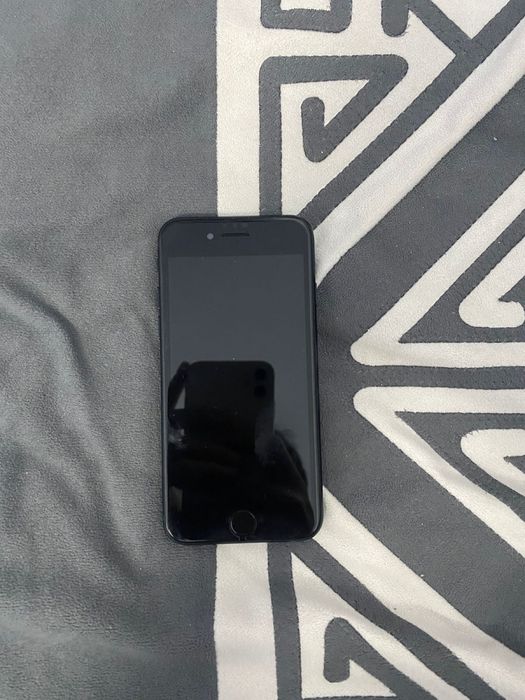 продам iphone se 3