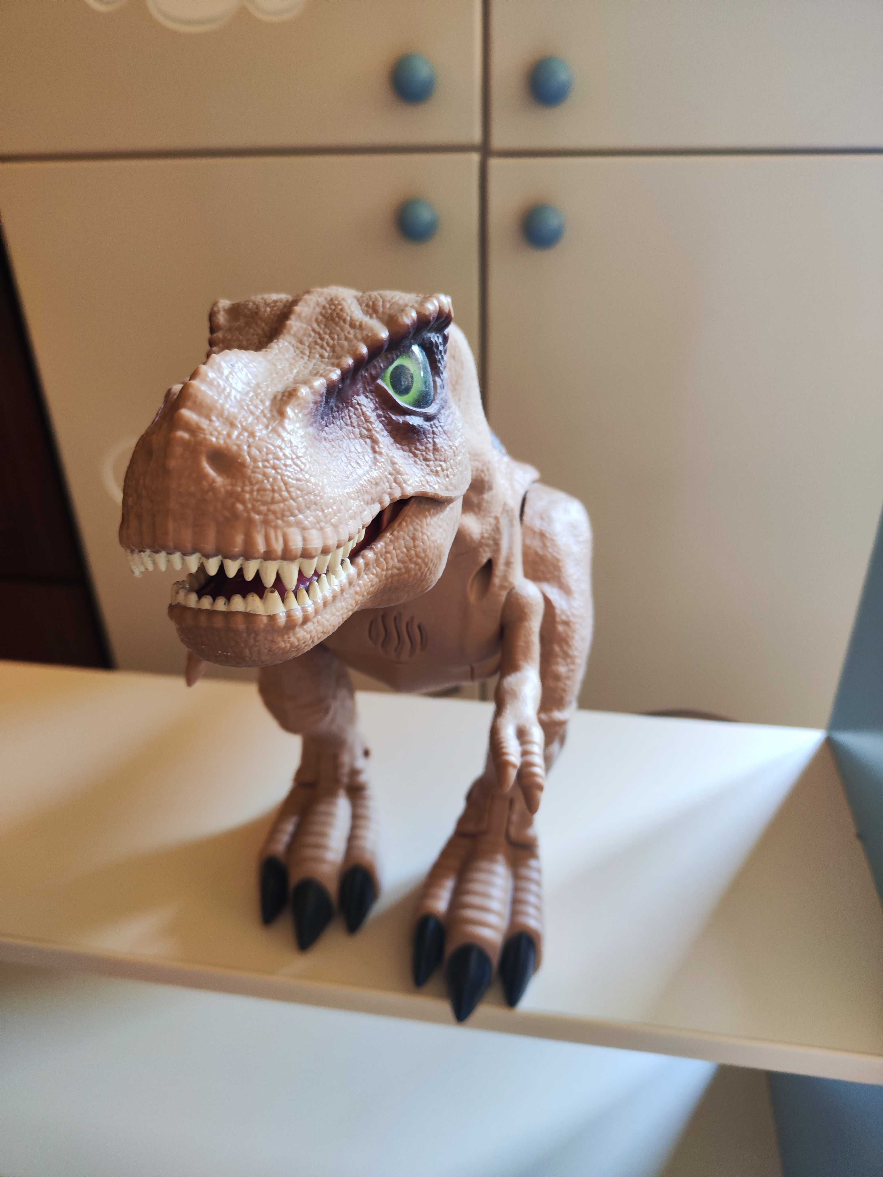 Ходещ динозавър Giant T-Rex със светещи очи