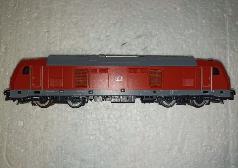 Locomotiva diesel piko BR245 cu sunet 

Lumini led alb/roșu in funcție