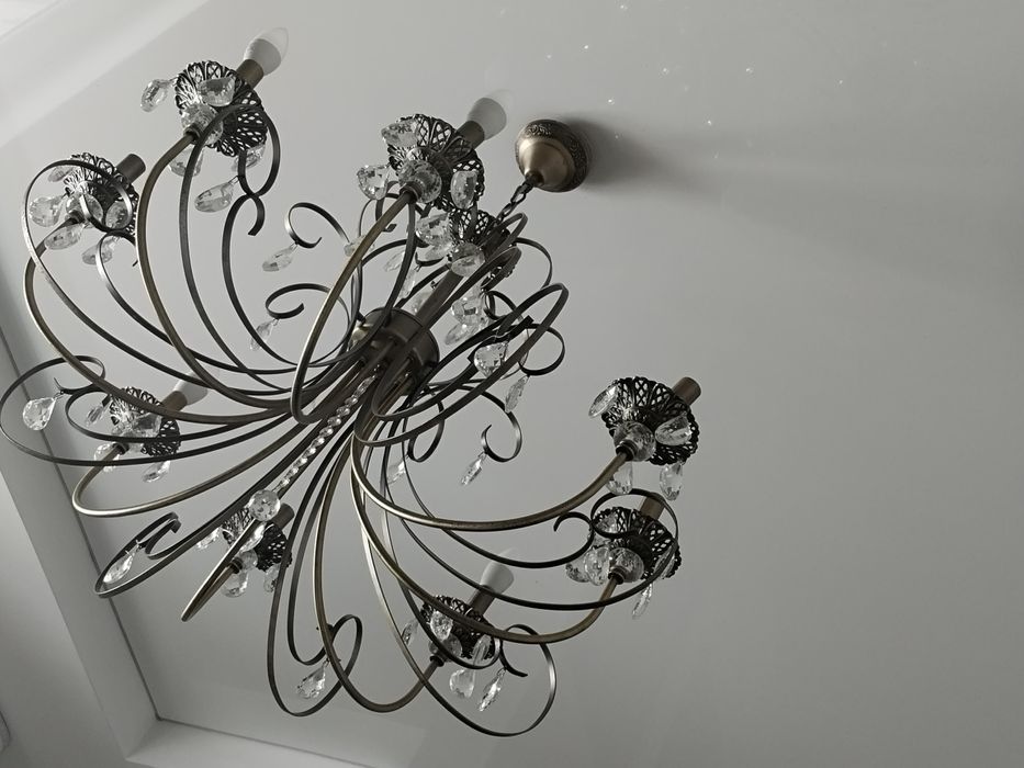 Продам люстру 8 рожковую