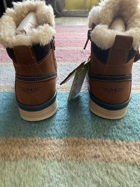 НОВИ ботуши Lаsocki