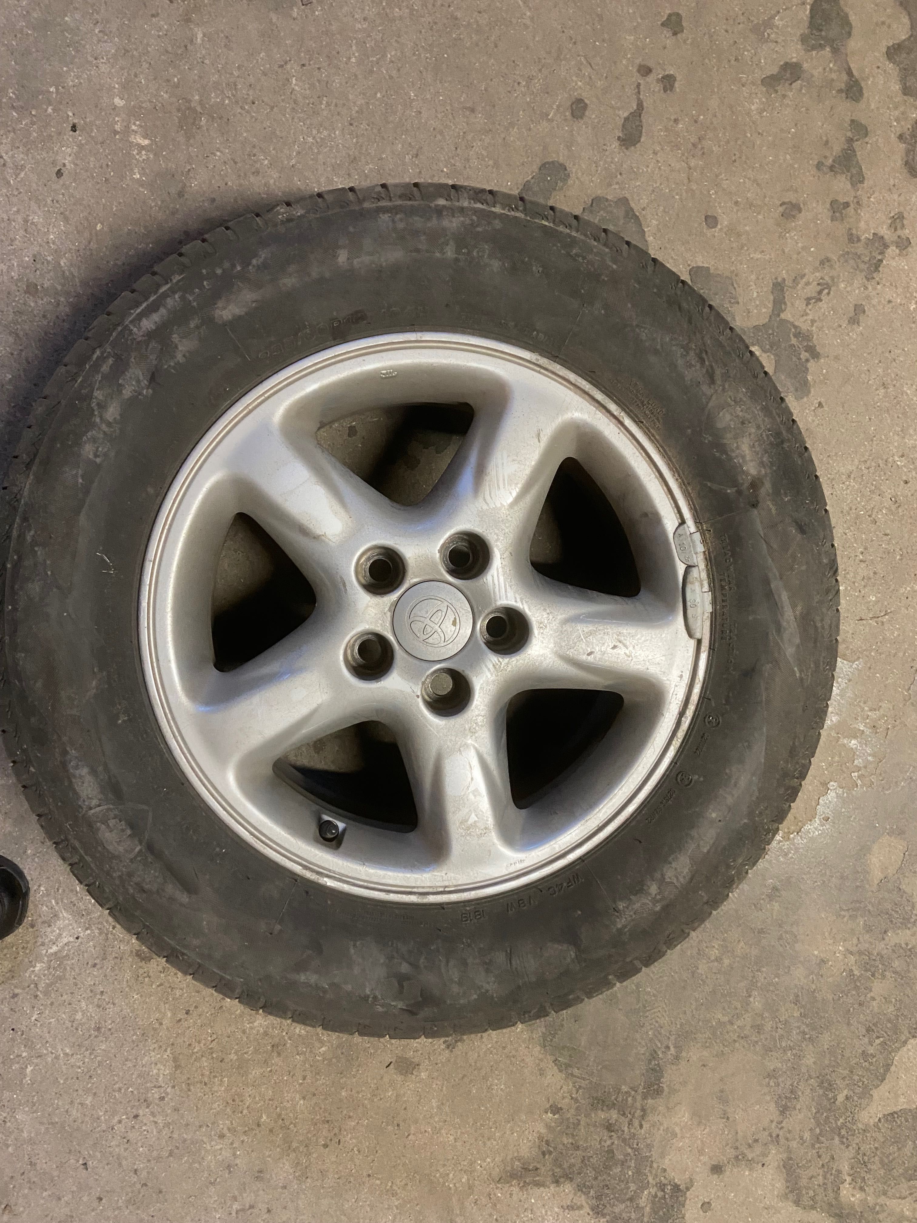 Оригинални джанти с гуми за Тойота Рав4 235/60/16 Firestone Roadhawk