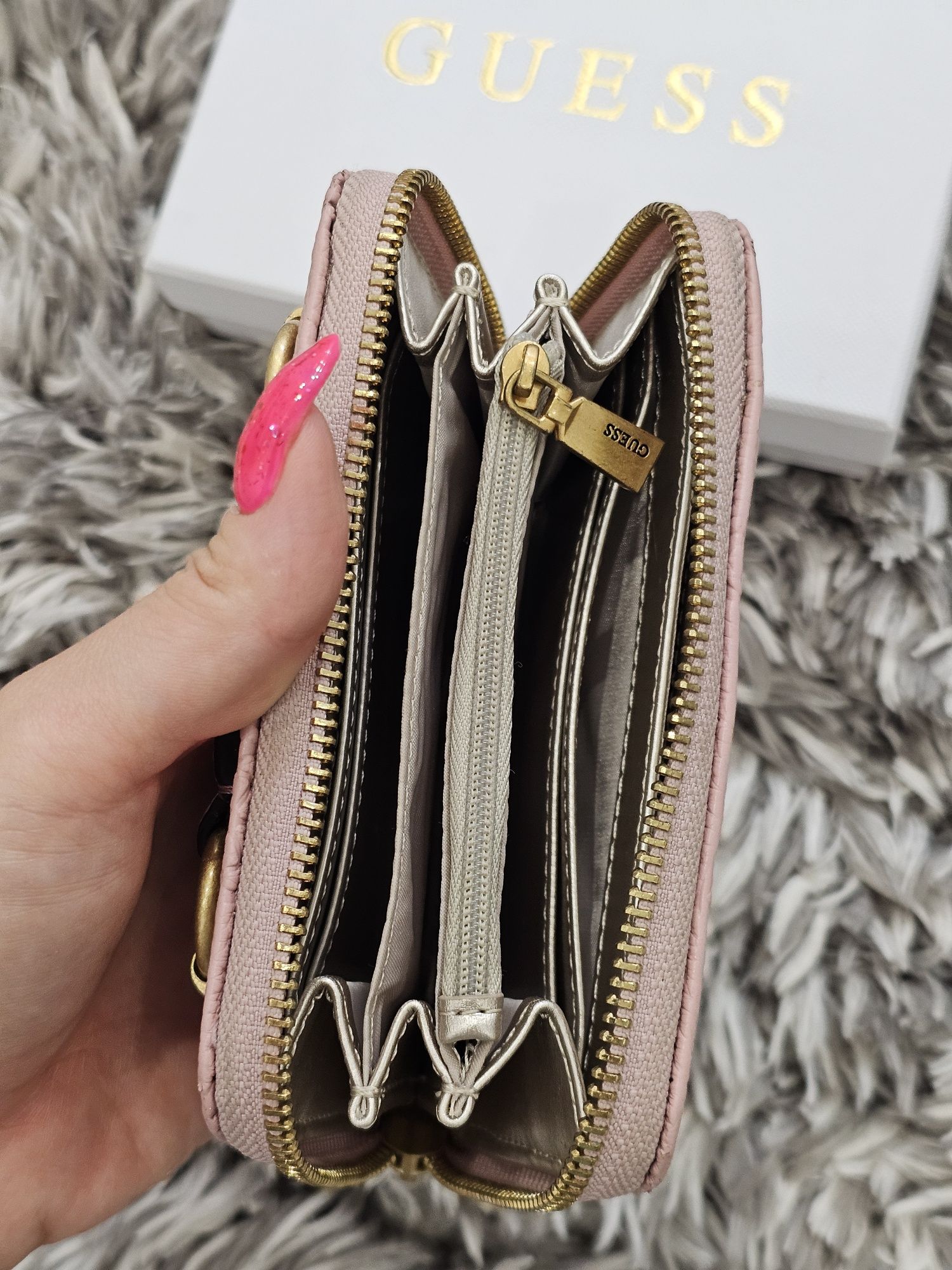 Оригинално портмоне Guess