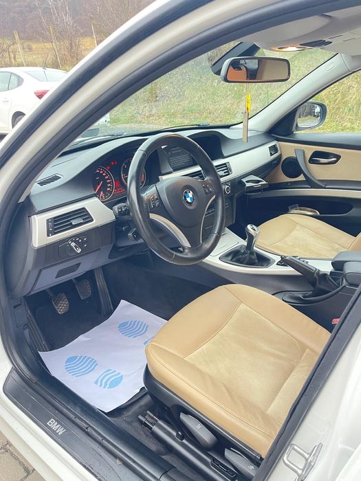 Vând Seria 3 Touring an 2012