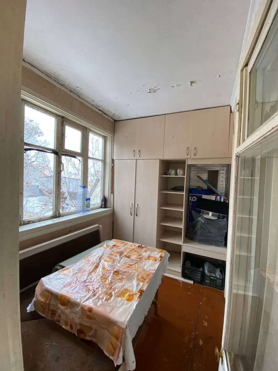 Срочно продается 2 комнатная квартира на рисовым балкон 2×6 кирпичный