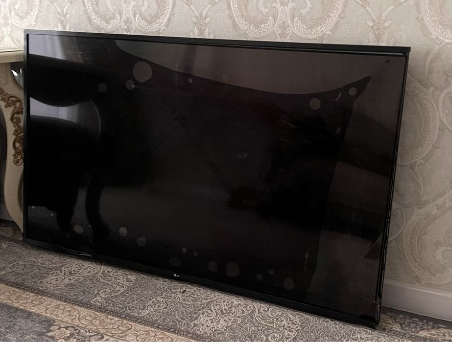 LG телевизор оригинал б/у продаю для запчасти!