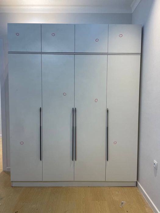 Shkaf siz hohgan razmerlari bor bizada  metri qarap uzgaradi narxi