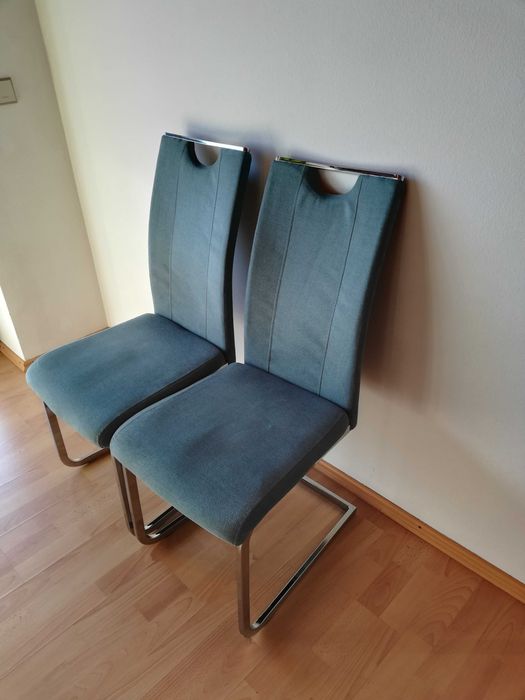 Два стола с модерен дизайн