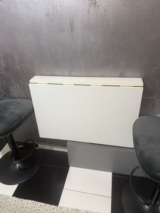 Masa pliabila alba  perete