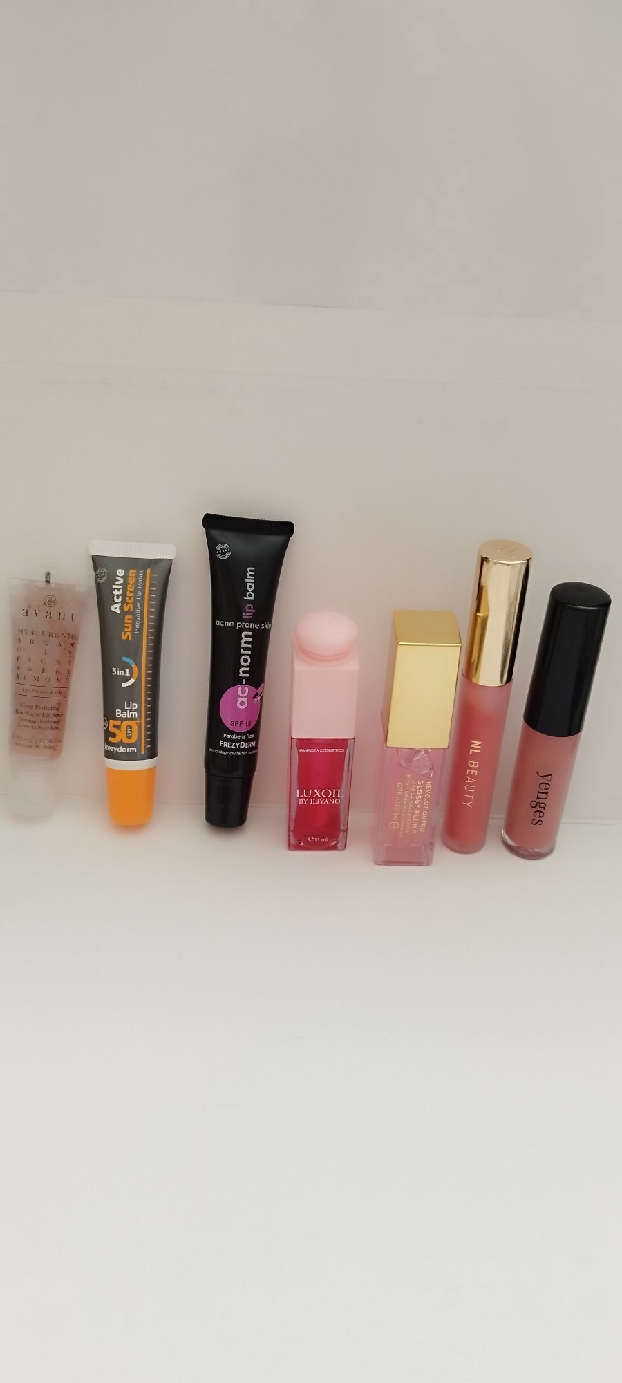Балсам,гланц spf за устни