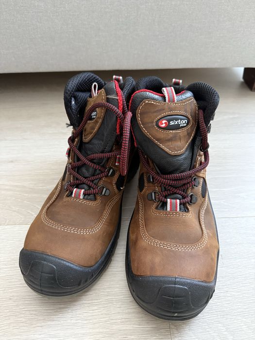 Ghete Sixton - marimea 38