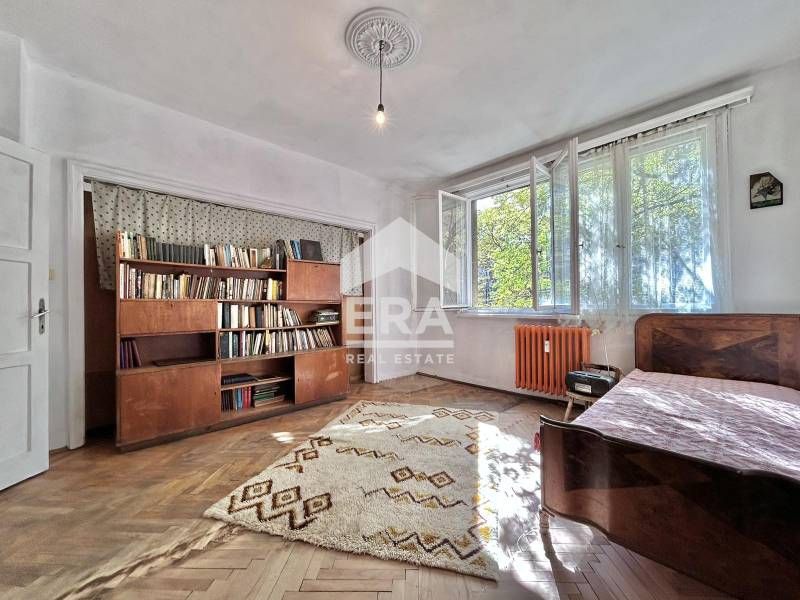 Продава се Тристаен апартамент в София, Яворов - 110 кв.м за 3810 €/кв.м - Снимка #2