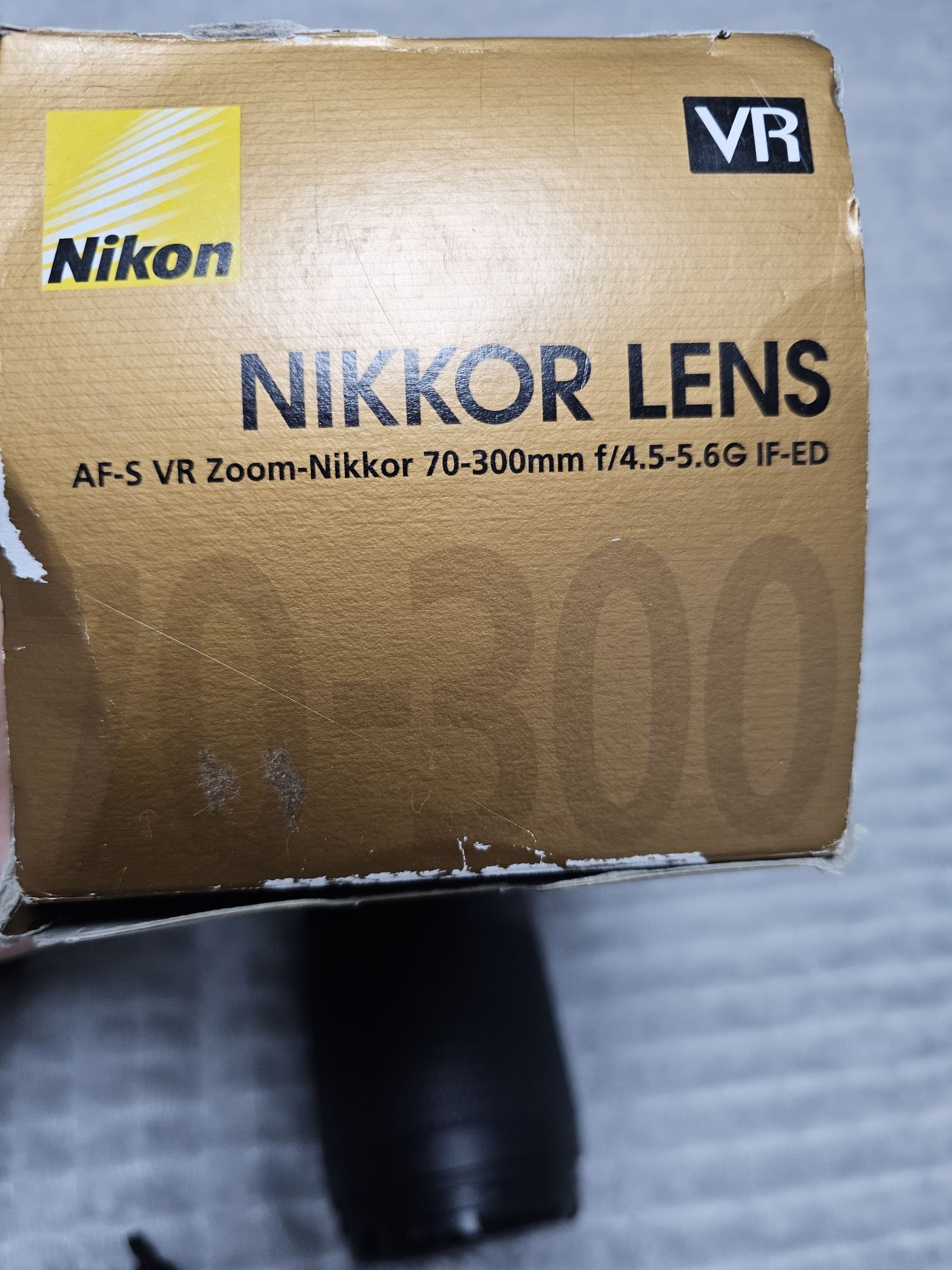 Продаю объектив Nikon
