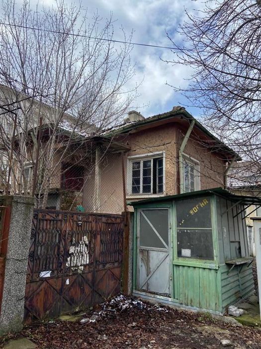 Къща в Плевен-9-ти квартал площ 100 цена 85000
